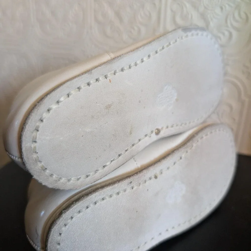 Stride Rite White Flexible Moccasins Sz. 6
